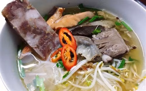 Về Bến Tre thưởng thức món hủ tiếu "độc nhất vô nhị" ảnh 1