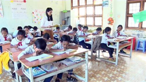 Những học sinh người đồng bào dân tộc thiểu số tại huyện nghèo 30A Tu Mơ Rông được hưởng thụ nhiều chính sách giáo dục ưu việt, giúp các em ngày càng tự tin và phát triển hơn về thể chất và trí tuệ. Ảnh: Quang Thái- TTXVN Những học sinh người đồng bào dân tộc thiểu số tại huyện nghèo 30A Tu Mơ Rông được hưởng thụ nhiều chính sách giáo dục ưu việt, giúp các em ngày càng tự tin và phát triển hơn về thể chất và trí tuệ. Ảnh: Quang Thái- TTXVN