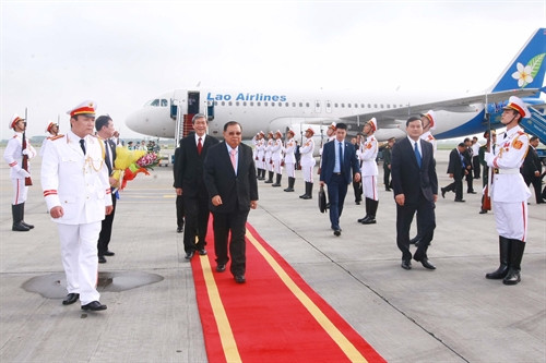 Quang cảnh Lễ đón Tổng Bí thư, Chủ tịch nước Lào tại sân bay quốc tế Nội Bài. Ảnh: Doãn Tấn - TTXVN Quang cảnh Lễ đón Tổng Bí thư, Chủ tịch nước Lào tại sân bay quốc tế Nội Bài. Ảnh: Doãn Tấn - TTXVN