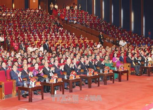 Các đồng chí lãnh đạo, nguyên lãnh đạo Đảng, Nhà nước và các đại biểu dự Lễ kỷ niệm. Ảnh: Trí Dũng- TTXVN Các đồng chí lãnh đạo, nguyên lãnh đạo Đảng, Nhà nước và các đại biểu dự Lễ kỷ niệm. Ảnh: Trí Dũng- TTXVN