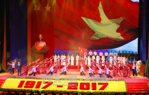 Chương trình nghệ thuật đặc biệt chào mừng Lễ kỷ niệm. Ảnh: Phương Hoa – TTXVN Chương trình nghệ thuật đặc biệt chào mừng Lễ kỷ niệm. Ảnh: Phương Hoa – TTXVN