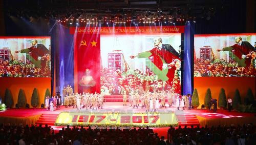 Chương trình nghệ thuật đặc biệt chào mừng Lễ kỷ niệm. Ảnh: Phương Hoa – TTXVN Chương trình nghệ thuật đặc biệt chào mừng Lễ kỷ niệm. Ảnh: Phương Hoa – TTXVN