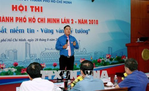 Thí sinh Dương Trọng Phúc, Phó Hiệu trưởng Trường Đoàn Lý Tự Trọng thuyết trình về Luật An ninh mạng. Ảnh: Tiến Lực – TTXVN