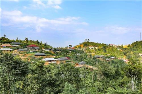 Bản làng trù phú ở Sa Dung. Ảnh Xuân Tư – TTXVN Bản làng trù phú ở Sa Dung. Ảnh Xuân Tư – TTXVN