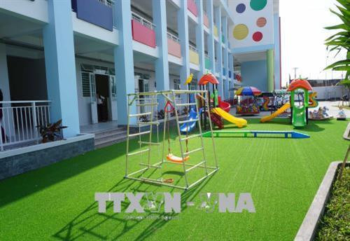 Trường Mầm non Sen Hồng (phường Tân Tạo, quận Bình Tân) với quy mô 20 phòng học sẽ được đưa vào sử dụng trong năm học mới 2018-2019. Ảnh: Thu Hoài -TTXVN Trường Mầm non Sen Hồng (phường Tân Tạo, quận Bình Tân) với quy mô 20 phòng học sẽ được đưa vào sử dụng trong năm học mới 2018-2019. Ảnh: Thu Hoài -TTXVN