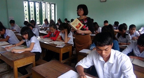 Một giờ học của học sinh Trường Phổ thông dân tộc nội trú tỉnh Phú Yên. Một giờ học của học sinh Trường Phổ thông dân tộc nội trú tỉnh Phú Yên.