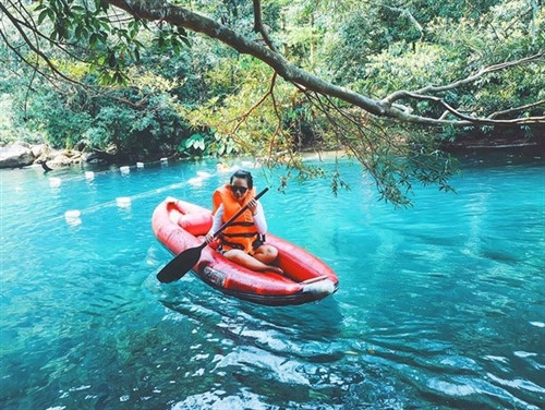 Suối nước Moọc - chốn "thiên đường" tuyệt đẹp ở Quảng Bình ảnh 3 Suối nước Moọc - chốn "thiên đường" tuyệt đẹp ở Quảng Bình ảnh 3