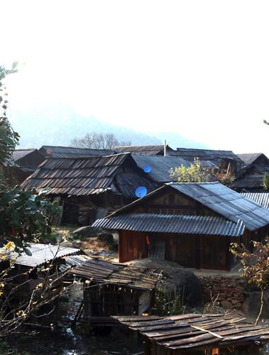 Những mái nhà nằm san sát nhau Những mái nhà nằm san sát nhau