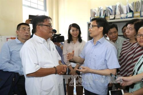 Phó Thủ tướng Vũ Đức Đam thị sát mô hình Phòng khám gia đình – Trung tâm y tế phường 16, quận 4 –Thành phố Hồ Chí Minh. Ảnh: Thanh Vũ-TTXVN Phó Thủ tướng Vũ Đức Đam thị sát mô hình Phòng khám gia đình – Trung tâm y tế phường 16, quận 4 –Thành phố Hồ Chí Minh. Ảnh: Thanh Vũ-TTXVN