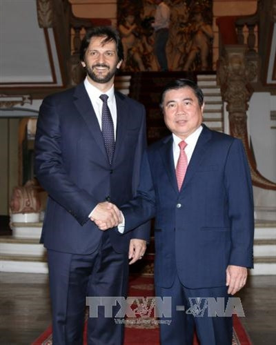 Chủ tịch UBND Nguyễn Thành Phong tiếp Phó Thủ tướng, Bộ trưởng Bộ Nội vụ nước Cộng hoà Slovakia Robert Kalinak. Ảnh: Thanh Vũ - TTXVN