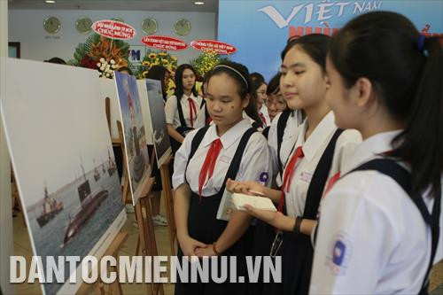 Triển lãm ảnh “Việt Nam - Nhìn từ biển” là dịp để công chúng tìm hiểu, nhận thức rõ hơn về cuộc sống thường nhật của những người lính, chiến sĩ hải quân và công cuộc bảo vệ chủ quyền biển đảo quê hương
