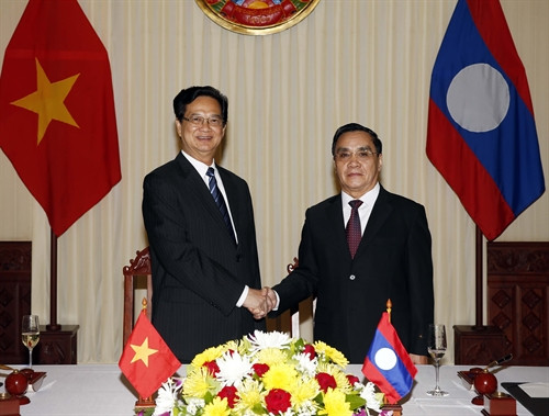 Thủ tướng Nguyễn Tấn Dũng và Thủ tướng Lào Thongsing Thammavong. Ảnh: Đức Tám – TTXVN Thủ tướng Nguyễn Tấn Dũng và Thủ tướng Lào Thongsing Thammavong. Ảnh: Đức Tám – TTXVN