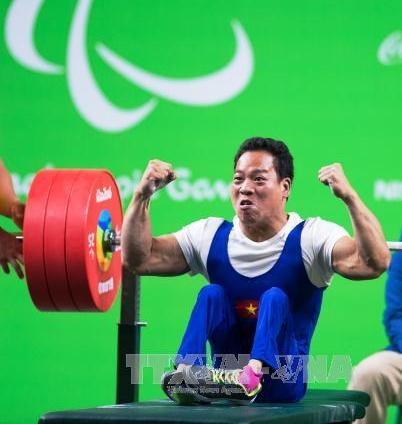 Niềm vui của vận động viên Lê Văn Công sau khi hoàn thành nội dung cử tạ nam hạng 49 kg tại Paralympic 2016. Ảnh: THX/TTXVN Niềm vui của vận động viên Lê Văn Công sau khi hoàn thành nội dung cử tạ nam hạng 49 kg tại Paralympic 2016. Ảnh: THX/TTXVN