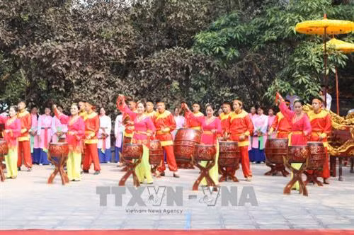 Biểu diễn trống hội tại Lễ hội Tây Thiên 2018. Ảnh: Nguyễn Thảo – TTXVN Biểu diễn trống hội tại Lễ hội Tây Thiên 2018. Ảnh: Nguyễn Thảo – TTXVN