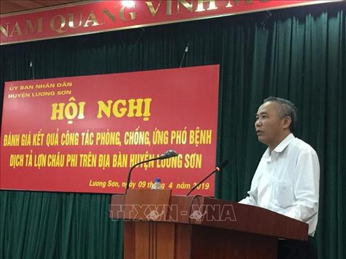 Thứ trưởng Bộ Nông nghiệp và Phát triển Nông thôn Phùng Đức Tiến phát biểu công bố hết dịch tả lợn Châu Phi ở tỉnh Hòa Bình. Ảnh: Ảnh: Vũ Hà - TTXVN Thứ trưởng Bộ Nông nghiệp và Phát triển Nông thôn Phùng Đức Tiến phát biểu công bố hết dịch tả lợn Châu Phi ở tỉnh Hòa Bình. Ảnh: Ảnh: Vũ Hà - TTXVN