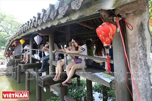 Chợ quê cầu ngói Thanh Toàn ảnh 4