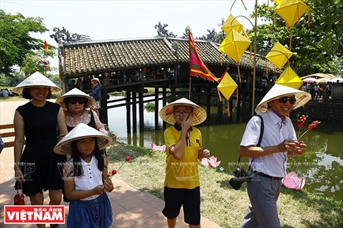 Chợ quê cầu ngói Thanh Toàn ảnh 3