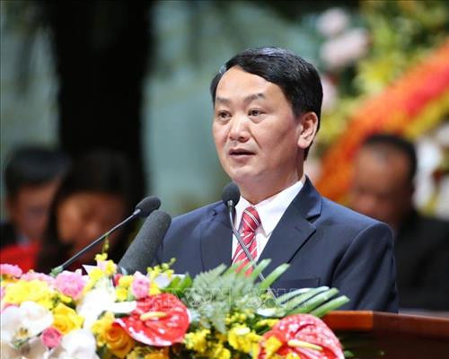 Phó Chủ tịch, Tổng Thư ký Ủy ban Trung ương Mặt trận Tổ quốc Việt Nam Hầu A Lềnh trình bày Báo cáo của Uỷ ban Trung ương Mặt trận Tổ quốc Việt Nam khoá VIII trình Đại hội. Ảnh: TTXVN Phó Chủ tịch, Tổng Thư ký Ủy ban Trung ương Mặt trận Tổ quốc Việt Nam Hầu A Lềnh trình bày Báo cáo của Uỷ ban Trung ương Mặt trận Tổ quốc Việt Nam khoá VIII trình Đại hội. Ảnh: TTXVN