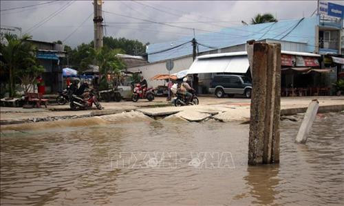 Công trình chống sạt lở cho khu vực chợ Đất Mũi đã bị sạt lở. Ảnh: Huỳnh Thế Anh - TTXVN Công trình chống sạt lở cho khu vực chợ Đất Mũi đã bị sạt lở. Ảnh: Huỳnh Thế Anh - TTXVN