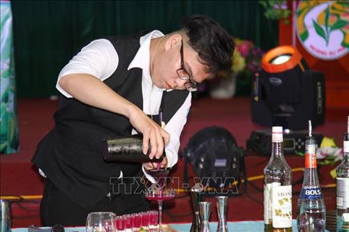 Thí sinh Nguyễn Đức Cường, đến từ Hà Nội, tại cuộc thi. Ảnh: Nguyễn Chiến-TTXVN Thí sinh Nguyễn Đức Cường, đến từ Hà Nội, tại cuộc thi. Ảnh: Nguyễn Chiến-TTXVN