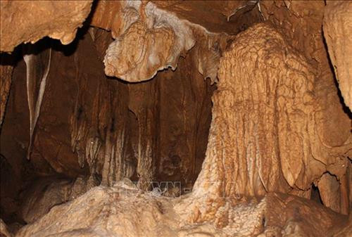Vẻ đẹp trong hang động Huổi Đáp. Ảnh: Xuân Tiến – TTXVN