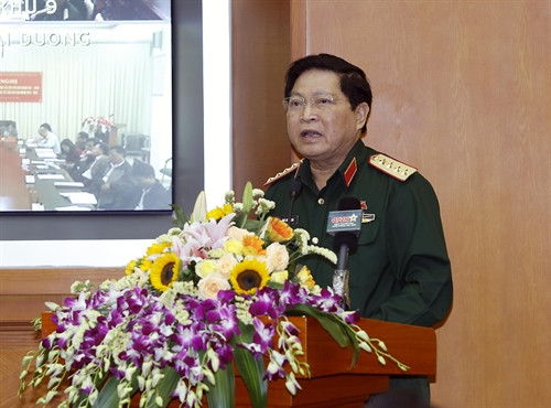 Đại tướng Ngô Xuân Lịch, Ủy viên Bộ Chính trị, Phó Bí thư Quân ủy Trung ương, Bộ Trưởng Bộ Quốc phòng phát biểu tại hội nghị. Ảnh: An Đăng – TTXVN