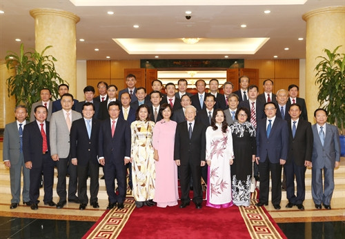 Tổng Bí thư Nguyễn Phú Trọng chụp ảnh chung với các đại biểu. Ảnh:Trí Dũng- TTXVN Tổng Bí thư Nguyễn Phú Trọng chụp ảnh chung với các đại biểu. Ảnh:Trí Dũng- TTXVN