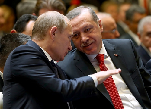Trong ảnh (tư liệu): Tổng thống Nga Vladimir Putin (trái) trong cuộc gặp Tổng thống Thổ Nhĩ Kỳ Recep Tayyip Erdogan tại Ankara (Thổ Nhĩ Kỳ) ngày 1/12/2014. EPA/ TTXVN