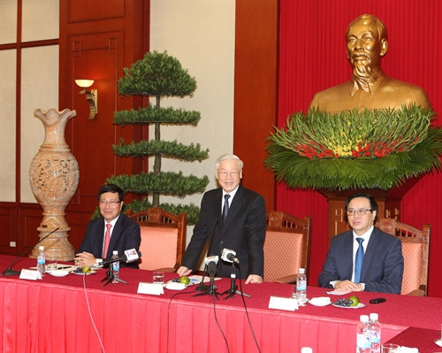 Tổng Bí thư Nguyễn Phú Trọng nói chuyện với các đại biểu. Ảnh:Trí Dũng- TTXVN Tổng Bí thư Nguyễn Phú Trọng nói chuyện với các đại biểu. Ảnh:Trí Dũng- TTXVN