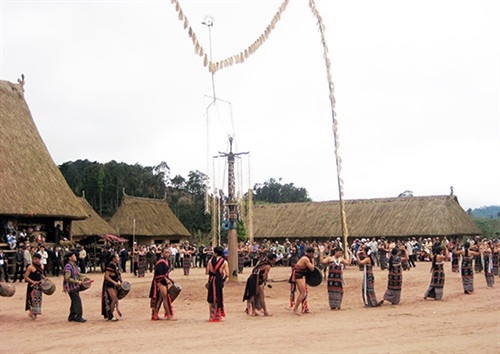 Hoạt động của người Cơ Tu trong không gian nhà dài tại Làng truyền thống Cơ Tu Tây Giang Hoạt động của người Cơ Tu trong không gian nhà dài tại Làng truyền thống Cơ Tu Tây Giang