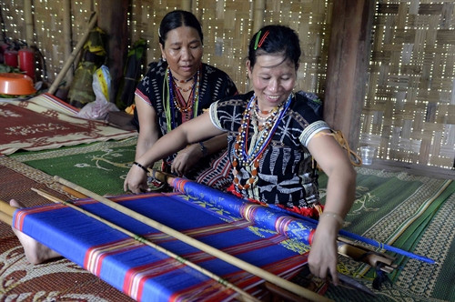 Nghề dệt vải truyền thống của dân tộc Cơ-tu