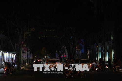 Tuyến đường Đồng Khởi thực hiện tắt đèn hưởng ứng Giờ Trái đất 2018. Ảnh: Xuân Dự - TTXVN Tuyến đường Đồng Khởi thực hiện tắt đèn hưởng ứng Giờ Trái đất 2018. Ảnh: Xuân Dự - TTXVN