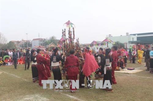 Lễ hội Chá Mùn (huyện Lang Chánh). Ảnh: Khiếu Tư - TTXVN Lễ hội Chá Mùn (huyện Lang Chánh). Ảnh: Khiếu Tư - TTXVN