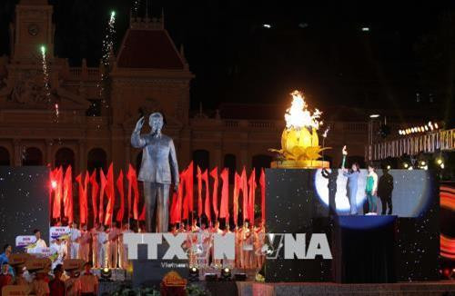 Nghi thức rước đuốc thắp lửa truyền thống Đại hội. Ảnh: Quang Nhựt - TTXVN