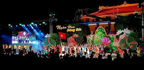 Các tiết mục văn nghệ đặc sắc chào mừng kỷ niệm 70 năm Ngày Chủ tịch Hồ Chí Minh ra Lời kêu gọi thi đua ái quốc (11/6/1948 – 11/6/2018) tại điểm cầu Thành phố Hồ Chí Minh. Ảnh: Thế Anh-TTXVN Các tiết mục văn nghệ đặc sắc chào mừng kỷ niệm 70 năm Ngày Chủ tịch Hồ Chí Minh ra Lời kêu gọi thi đua ái quốc (11/6/1948 – 11/6/2018) tại điểm cầu Thành phố Hồ Chí Minh. Ảnh: Thế Anh-TTXVN