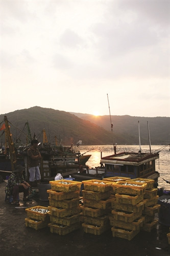 Buổi sớm ở chợ cá Hàm Tử Buổi sớm ở chợ cá Hàm Tử