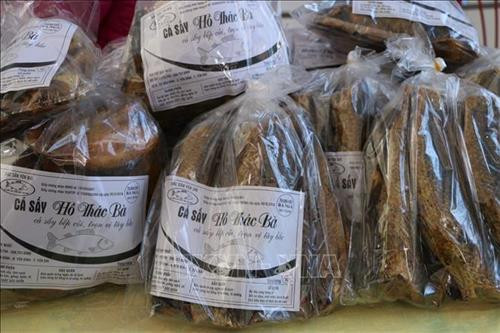 Sản phẩm cá sấy hồ Thác Bà. Ảnh: Tuấn Anh-TTXVN Sản phẩm cá sấy hồ Thác Bà. Ảnh: Tuấn Anh-TTXVN
