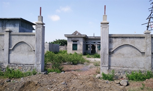 Nhiều công trình cấp nước sạch ở Ninh Bình bị bỏ hoang như thế này. Ảnh: Dantri.com.vn Nhiều công trình cấp nước sạch ở Ninh Bình bị bỏ hoang như thế này. Ảnh: Dantri.com.vn