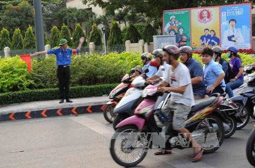 Các thanh niên tình nguyện tham gia điều phối giao thông tại nút giao thông Thành Thái - Nguyễn Tri Phương, Quận 10, Thành phố Hồ Chí Minh Ảnh: An Hiếu - TTXVN Các thanh niên tình nguyện tham gia điều phối giao thông tại nút giao thông Thành Thái - Nguyễn Tri Phương, Quận 10, Thành phố Hồ Chí Minh Ảnh: An Hiếu - TTXVN