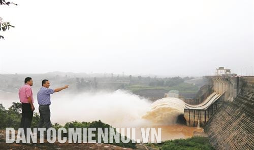 Hồ thủy điện Ya Ly xả lũ nhằm đảm bảo an toàn mực nước trong hồ chứa. Ảnh: Hoài Nam Trung tâm vận hành xả lũ tại Thủy điện Sê San 4. Ảnh: Hoài Nam 8 cửa xả lũ tại Thủy điện Sê San 4 đảm bảo mực nước an toàn. Ảnh: Hoài Nam Mực nước luôn được đảm bảo an toàn tại hồ thủy điện Ya Ly. Ảnh: Hoài Nam Hồ thủy điện Ya Ly xả lũ nhằm đảm bảo an toàn mực nước trong hồ chứa. Ảnh: Hoài Nam Trung tâm vận hành xả lũ tại Thủy điện Sê San 4. Ảnh: Hoài Nam 8 cửa xả lũ tại Thủy điện Sê San 4 đảm bảo mực nước an toàn. Ảnh: Hoài Nam Mực nước luôn được đảm bảo an toàn tại hồ thủy điện Ya Ly. Ảnh: Hoài Nam