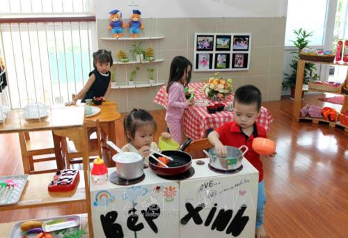 Một giờ học hoạt động góc của trẻ trường Mầm non Đô thị Sài Đồng. Ảnh: Quý Trung - TTXVN Một giờ học hoạt động góc của trẻ trường Mầm non Đô thị Sài Đồng. Ảnh: Quý Trung - TTXVN