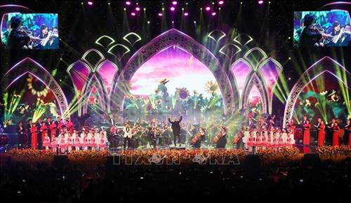 Phó Chủ tịch nước Đặng Thị Ngọc Thịnh phát biểu, chúc mừng kiều bào về Việt Nam vui Xuân đón Tết. Ảnh: Lâm Khánh – TTXVN Phó Chủ tịch nước Đặng Thị Ngọc Thịnh phát biểu, chúc mừng kiều bào về Việt Nam vui Xuân đón Tết. Ảnh: Lâm Khánh – TTXVN