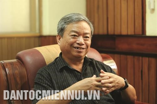 "Để cây hồ tiêu thực sự mang lại giá trị kinh tế bền vững cho đồng bào, ngành hồ tiêu của tỉnh Đắk Lắk rất cần sự liên kết 4 nhà (Nhà nước, nhà nông, nhà khoa học và nhà kinh doanh) trong sản xuất, kinh doanh, chế biến cũng như thu hút vốn đầu tư", ông Huỳnh Quốc Thích, Phó giám đốc Sở Nông nghiệp và Phát triển nông thôn Đắk Lắk cho biết. "Để cây hồ tiêu thực sự mang lại giá trị kinh tế bền vững cho đồng bào, ngành hồ tiêu của tỉnh Đắk Lắk rất cần sự liên kết 4 nhà (Nhà nước, nhà nông, nhà khoa học và nhà kinh doanh) trong sản xuất, kinh doanh, chế biến cũng như thu hút vốn đầu tư", ông Huỳnh Quốc Thích, Phó giám đốc Sở Nông nghiệp và Phát triển nông thôn Đắk Lắk cho biết.