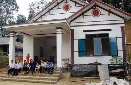 Nhờ được hỗ trợ từ nguồn xã hội hóa gia đình chị Hoàng Thị Tâm, thôn Khuân La, xã Tân Hương, huyện Yên Bình xây dựng được ngôi nhà khang trang. Ảnh: TTXVN phát