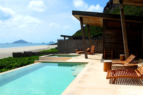 Nhiều khách sạn hiện đại mọc lên nơi thiên đường nghỉ dưỡng Côn Đảo.