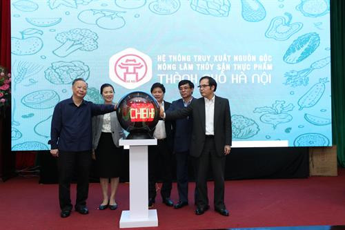 Nhân dịp này, Hà Nội ra mắt hệ thống thông tin điện tử truy xuất nguồn gốc nông sản an toàn. Đây được xem như sàn giao dịch tạo ra kết nối giữa người sản xuất, doanh nghiệp với sự quản lý giám sát của Nhà nước. Hội nghị đã diễn ra lễ trao Biên bản ghi nhớ hợp tác về quản lý chất lượng sản phẩm nông lâm thủy sản có truy xuất nguồn gốc giữa Sở Nông nghiệp và Phát triển nông thôn Hà Nội với Sở Nông nghiệp và Phát triển nông thôn 21 tỉnh, thành.