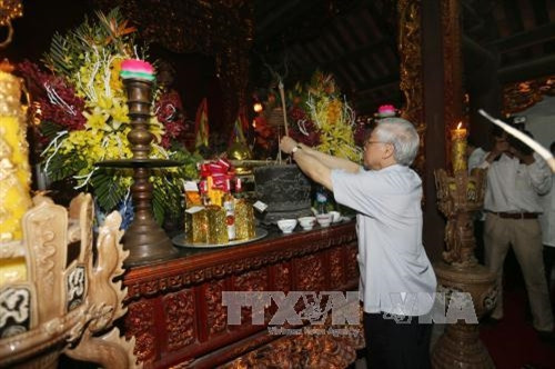 Tổng Bí thư Nguyễn Phú Trọng đến thăm, dâng hương tại Khu di tích Quốc gia đặc biệt - Di tích lịch sử Bạch Đằng ở thị xã Quảng Yên nhân Kỷ niệm 728 năm chiến thắng Bạch Đằng (1288 - 2016). Ảnh: Trí Dũng - TTXVN