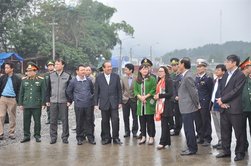 Phó Thủ tướng thường trực Chính phủ Trương Hòa Bình thăm lối mở Bản Vược, huyện Bát Xát, Lào Cai. Ảnh: Hồng Ninh- TTXVN