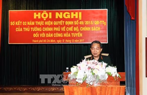 Trung tướng Phạm Văn Dỹ, Chính ủy Quân khu 7, chỉ đạo Hội nghị. Ảnh: Xuân Khu-TTXVN