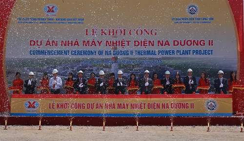 Các đại biểu thực hiện nghi thức động thổ dự án nhiệt điện Na Dương II. Ảnh: Trọng Đạt – TTXVN Các đại biểu thực hiện nghi thức động thổ dự án nhiệt điện Na Dương II. Ảnh: Trọng Đạt – TTXVN